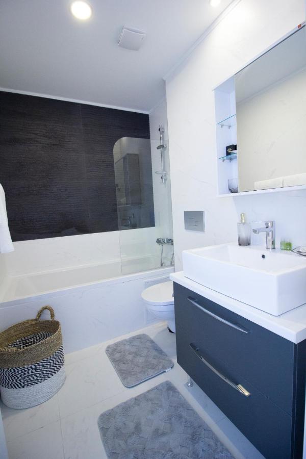 2 Rooms A504 Stayinn By Cosmopolis Stefanestii de Jos Luaran gambar